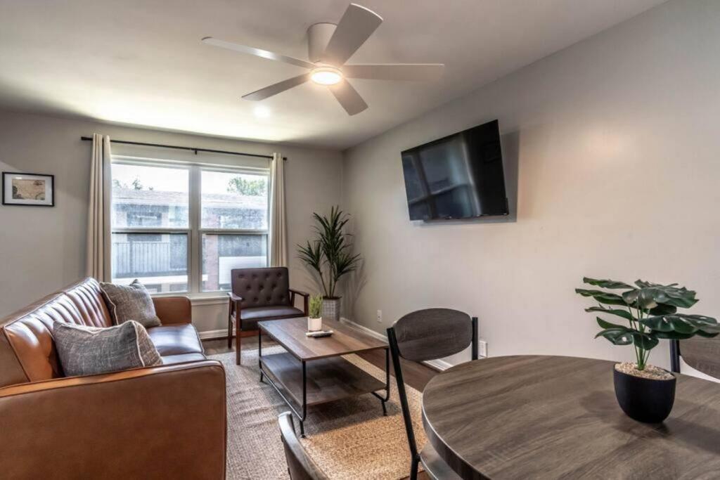 Roomy Urban Apartment Montrose! Free Parking #10 Houston Exterior photo